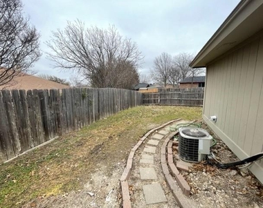 5800 Stone Meadow Lane - Photo Thumbnail 20