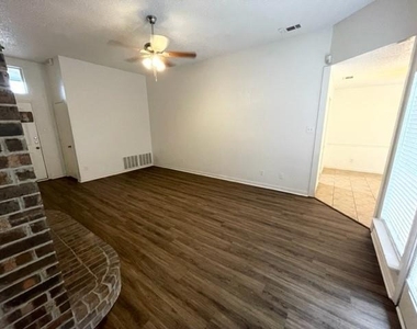 5800 Stone Meadow Lane - Photo Thumbnail 2