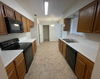 5800 Stone Meadow Lane - Photo Thumbnail 4