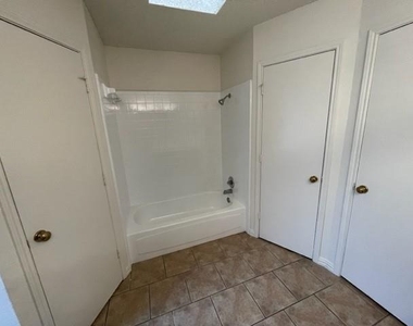 5800 Stone Meadow Lane - Photo Thumbnail 15