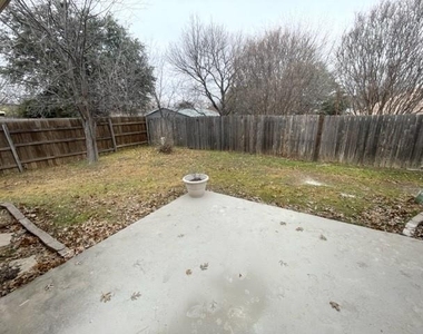 5800 Stone Meadow Lane - Photo Thumbnail 25