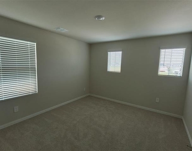 3403 Copperwood Drive - Photo Thumbnail 16