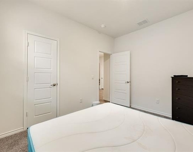 7205 Bledington Lane - Photo Thumbnail 22