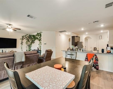 7205 Bledington Lane - Photo Thumbnail 12