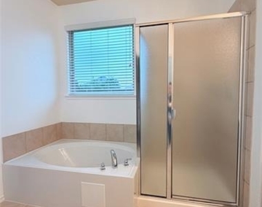 305 Rustic Oak Lane - Photo Thumbnail 12