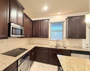 305 Rustic Oak Lane - Photo Thumbnail 4