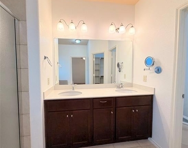 305 Rustic Oak Lane - Photo Thumbnail 13