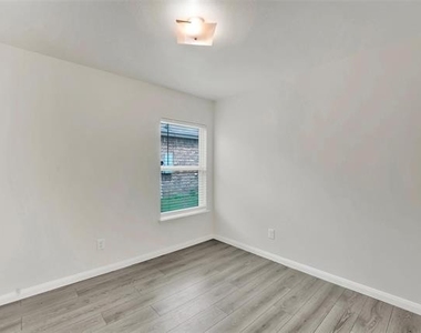 170 Kennedy Drive - Photo Thumbnail 14
