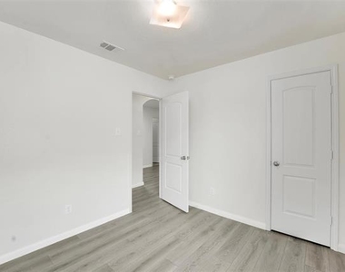 170 Kennedy Drive - Photo Thumbnail 15