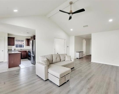 170 Kennedy Drive - Photo Thumbnail 3