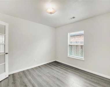 170 Kennedy Drive - Photo Thumbnail 17