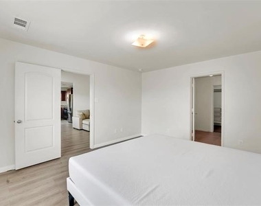 170 Kennedy Drive - Photo Thumbnail 8