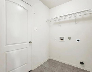 170 Kennedy Drive - Photo Thumbnail 19