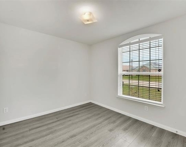 170 Kennedy Drive - Photo Thumbnail 12
