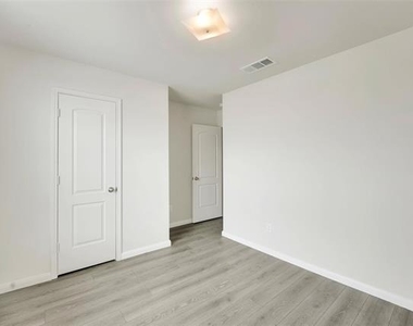 170 Kennedy Drive - Photo Thumbnail 13
