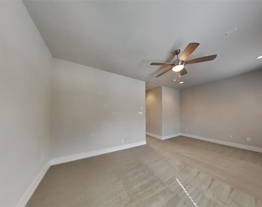 1318 Palm Springs Lane - Photo Thumbnail 12