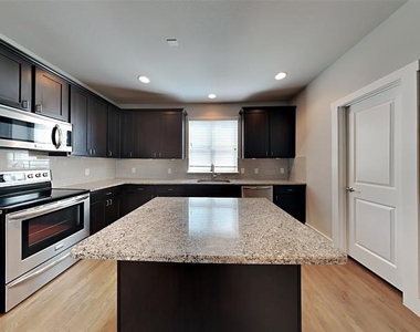1318 Palm Springs Lane - Photo Thumbnail 3