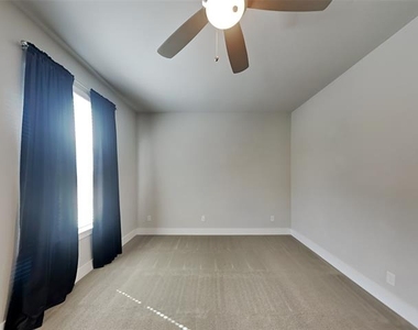 1318 Palm Springs Lane - Photo Thumbnail 10