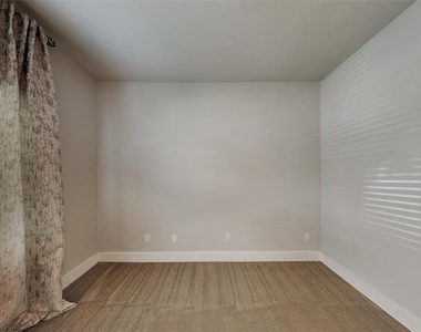 1318 Palm Springs Lane - Photo Thumbnail 6