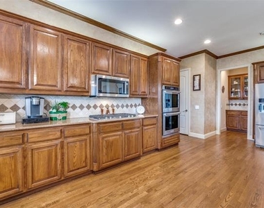 604 Promontory Drive - Photo Thumbnail 7