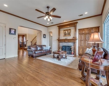 604 Promontory Drive - Photo Thumbnail 5