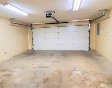 3117 N Bell Avenue - Photo Thumbnail 8