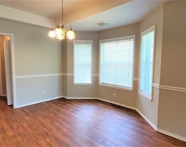 3117 N Bell Avenue - Photo Thumbnail 4