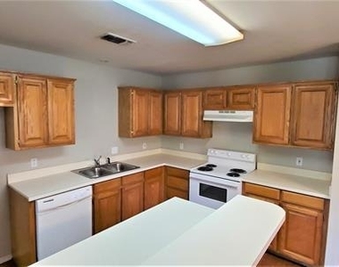 3117 N Bell Avenue - Photo Thumbnail 5