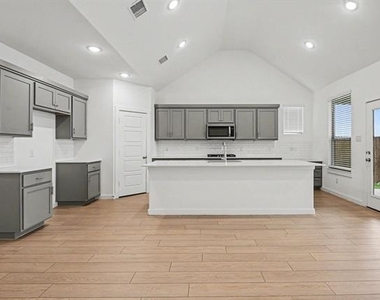 2653 Keokuk Street - Photo Thumbnail 8