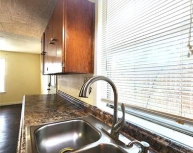 620 Uland Street - Photo Thumbnail 10