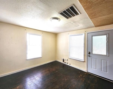 620 Uland Street - Photo Thumbnail 5