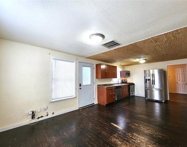 620 Uland Street - Photo Thumbnail 4