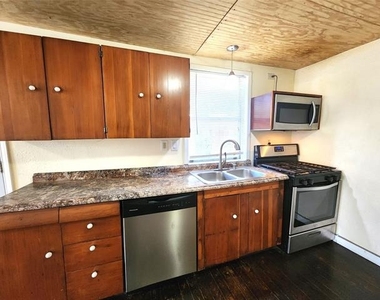 620 Uland Street - Photo Thumbnail 6