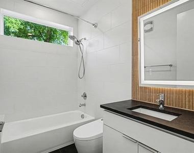 2217 N Fitzhugh Avenue - Photo Thumbnail 20