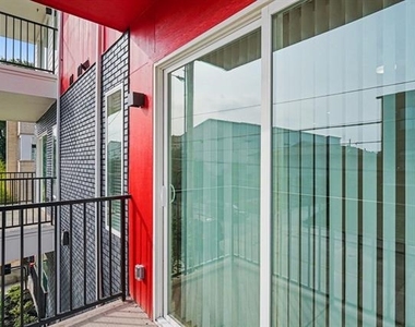 2217 N Fitzhugh Avenue - Photo Thumbnail 24