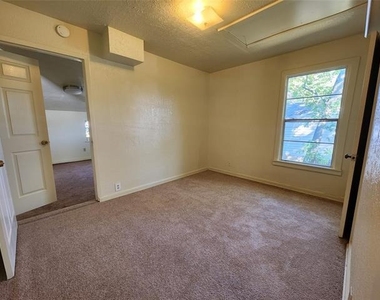 1516 Lindsey Street - Photo Thumbnail 7