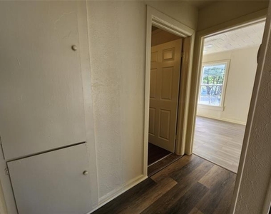 1516 Lindsey Street - Photo Thumbnail 3