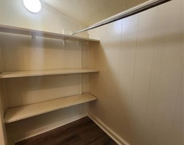 1516 Lindsey Street - Photo Thumbnail 12