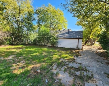 1516 Lindsey Street - Photo Thumbnail 18
