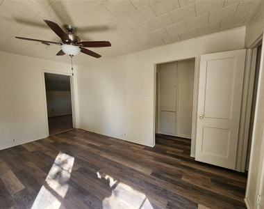 1516 Lindsey Street - Photo Thumbnail 2