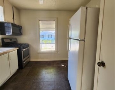 1516 Lindsey Street - Photo Thumbnail 13