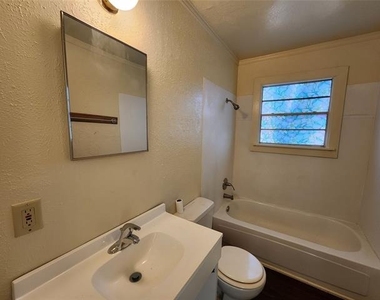 1516 Lindsey Street - Photo Thumbnail 6