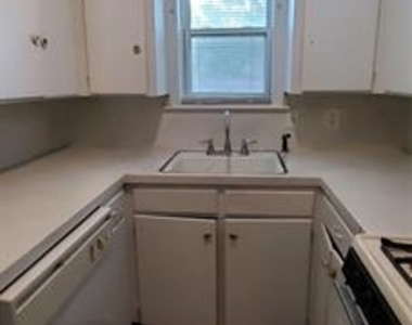 2404 Louise Street - Photo Thumbnail 4