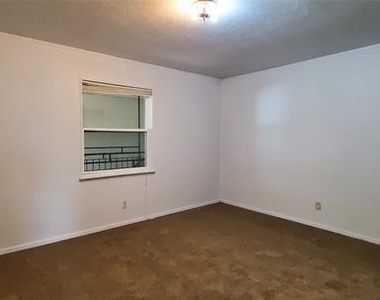2404 Louise Street - Photo Thumbnail 6