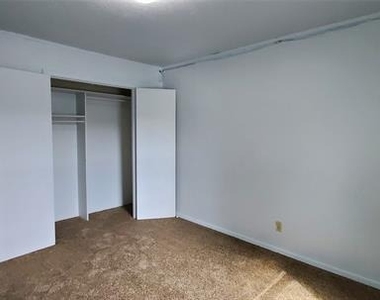 2404 Louise Street - Photo Thumbnail 11