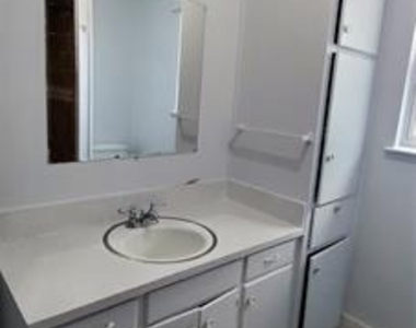 2404 Louise Street - Photo Thumbnail 9