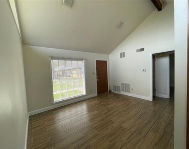 409 Royal Street - Photo Thumbnail 8