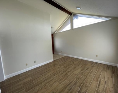 409 Royal Street - Photo Thumbnail 6