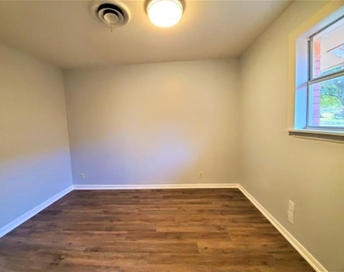 1200 Bryn Mawr Place - Photo Thumbnail 13