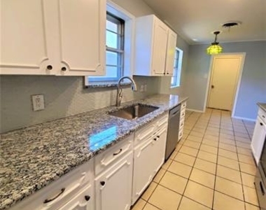 1200 Bryn Mawr Place - Photo Thumbnail 16